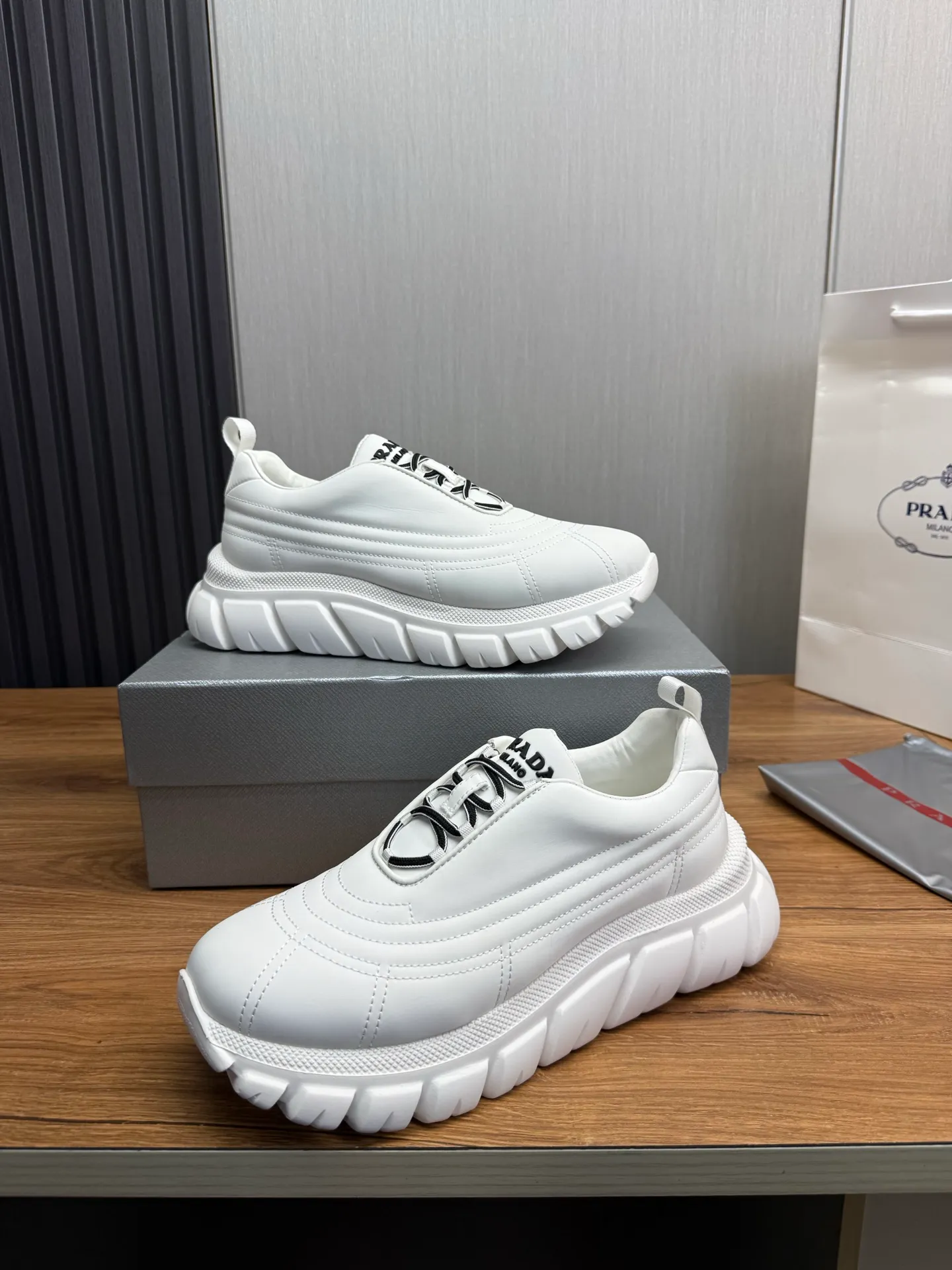 Men's shoes 💰580💰 [PRADA] Men's shoes are popular in the counter, official website synchronization, 1 high-quality shipment ✔️Imported waterproof fabric + cowhide lining, 1🆚1 replica, original sole, 38-45 (45 customized, non-refundable)